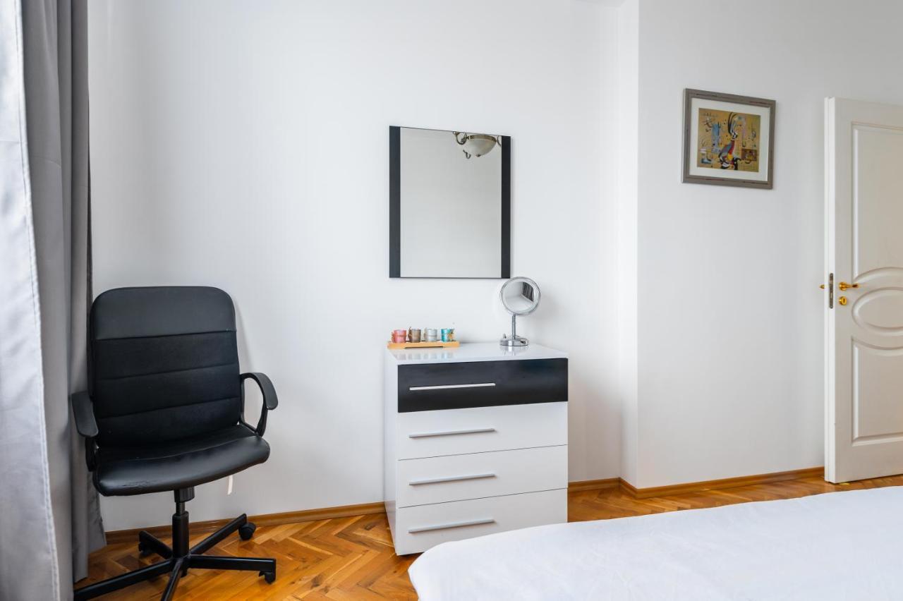 Vitosha Str 2Bd White & Blue Apt By Flat Mаnager Sofia Exterior photo
